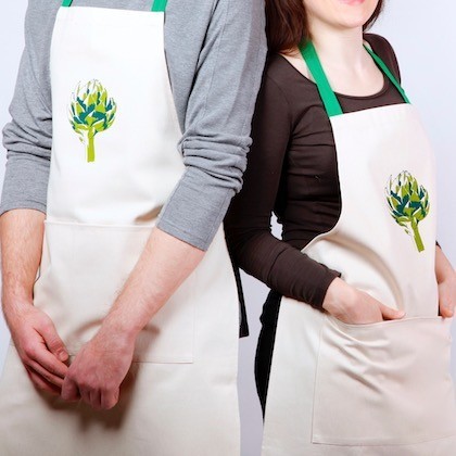 Apron with artichoke screen print: this unisex natural cotton item makes a rustic gift.