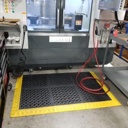 Anti-Slip Drainage Workstation Mat